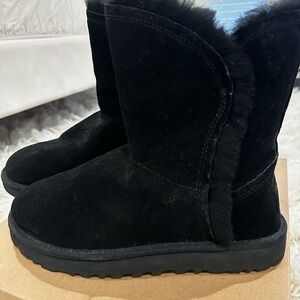 UGG Classic Short Fluff High-Low Boots